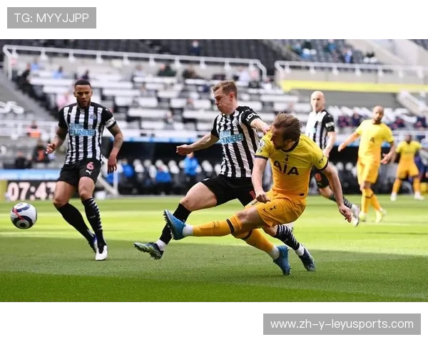 切尔西边路突破形成一对一绝佳机会